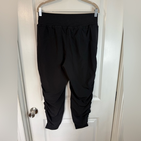 Athleta Women’s Black Attitude Lined Pants - Size 6 - Picture 4 of 8